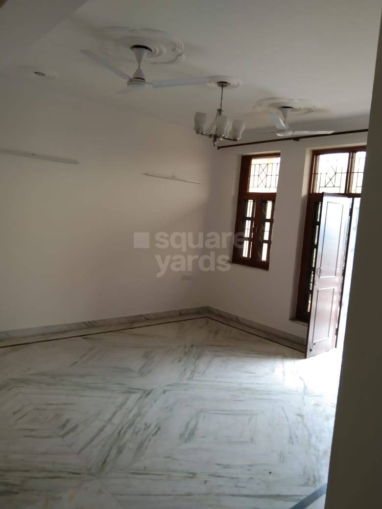 Rental 3 Bedroom 1450 Sq.Ft. Apartment in RWA Apartments Sector 50