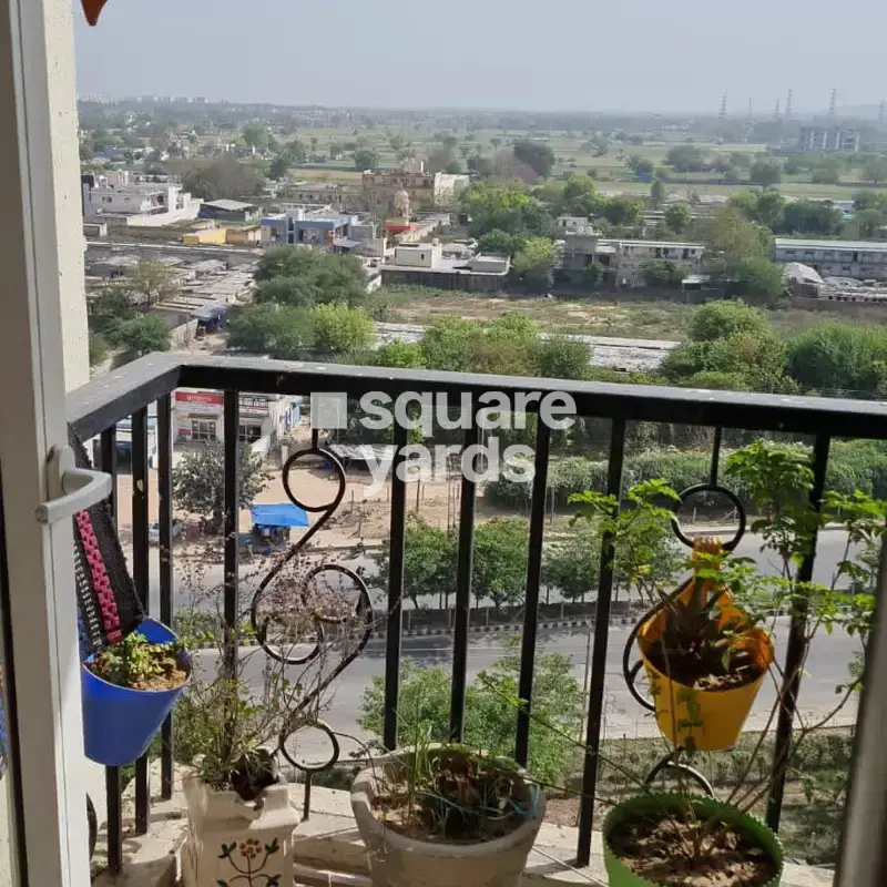 2 BHK + Study Room Apartment For Rent in Emaar Emerald Estate