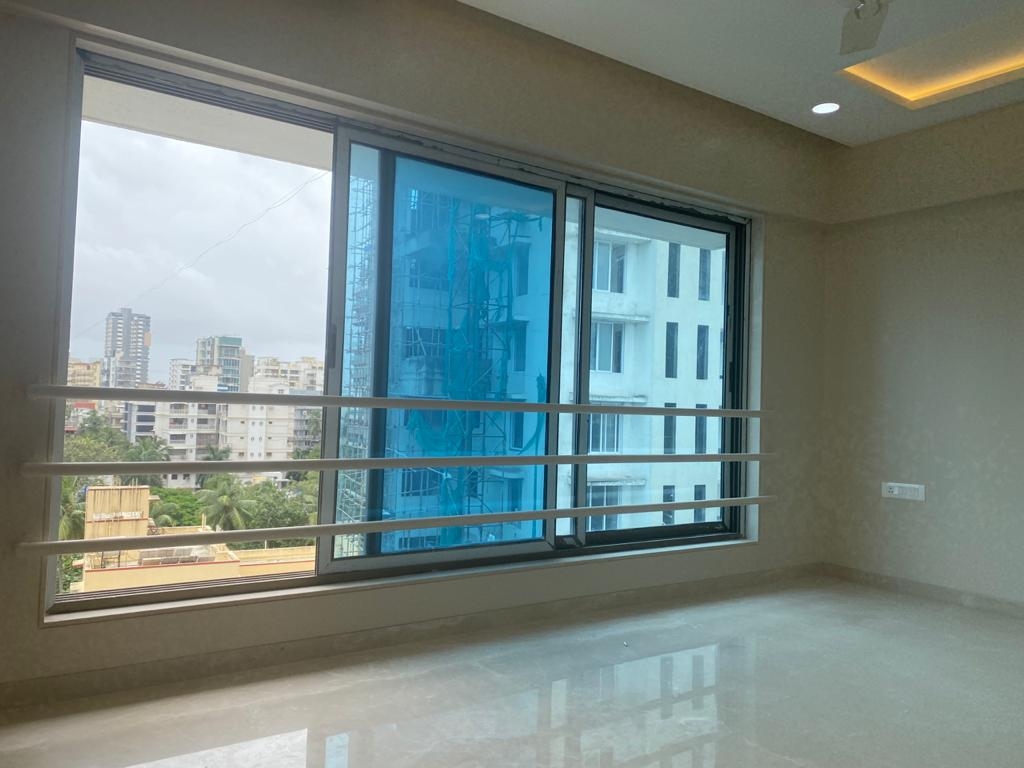 Resale 3 Bedroom 950 Sq.Ft. Apartment in Bandra West Mumbai 307261