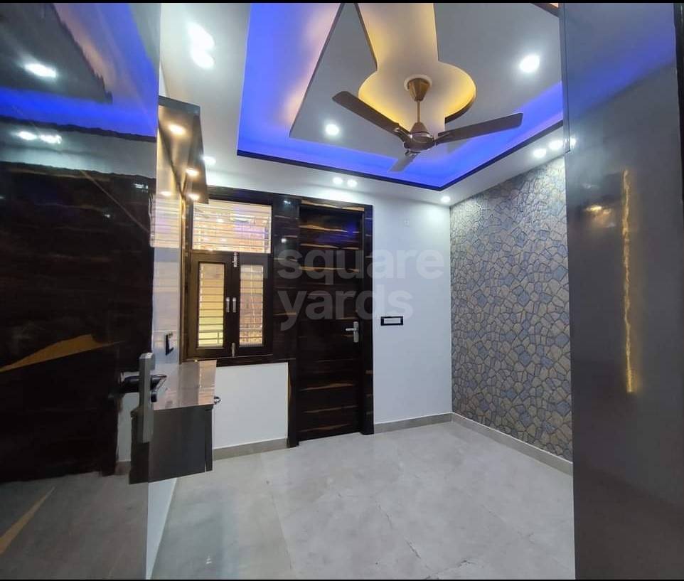 Rental 4 Bedroom 3000 Sq.Ft. Builder Floor in Pitampura Delhi 4210311