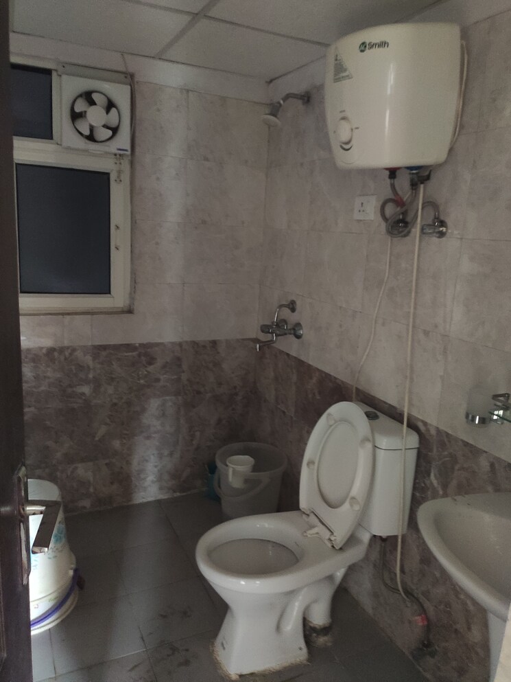 Bathroom, gardenia-golf-city 2.5 Bedroom 1150 Sq.Ft. Apartment In Sector 75 Noida 3974307