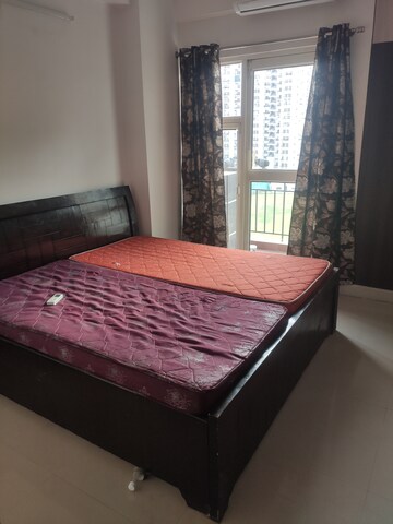 Bedroom in 2.5 BHK Apartment at Gardenia Golf City, Sector 75 – for Rent
