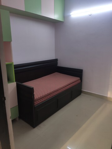 Room in 2.5 BHK Apartment at Gardenia Golf City, Sector 75 – for Rent