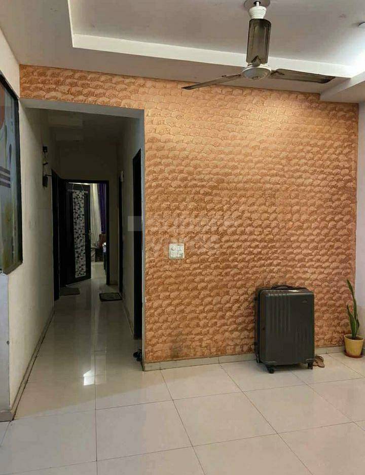 Rental 1 Bedroom 750 Sq.Ft. Apartment in Paryatan Apartments