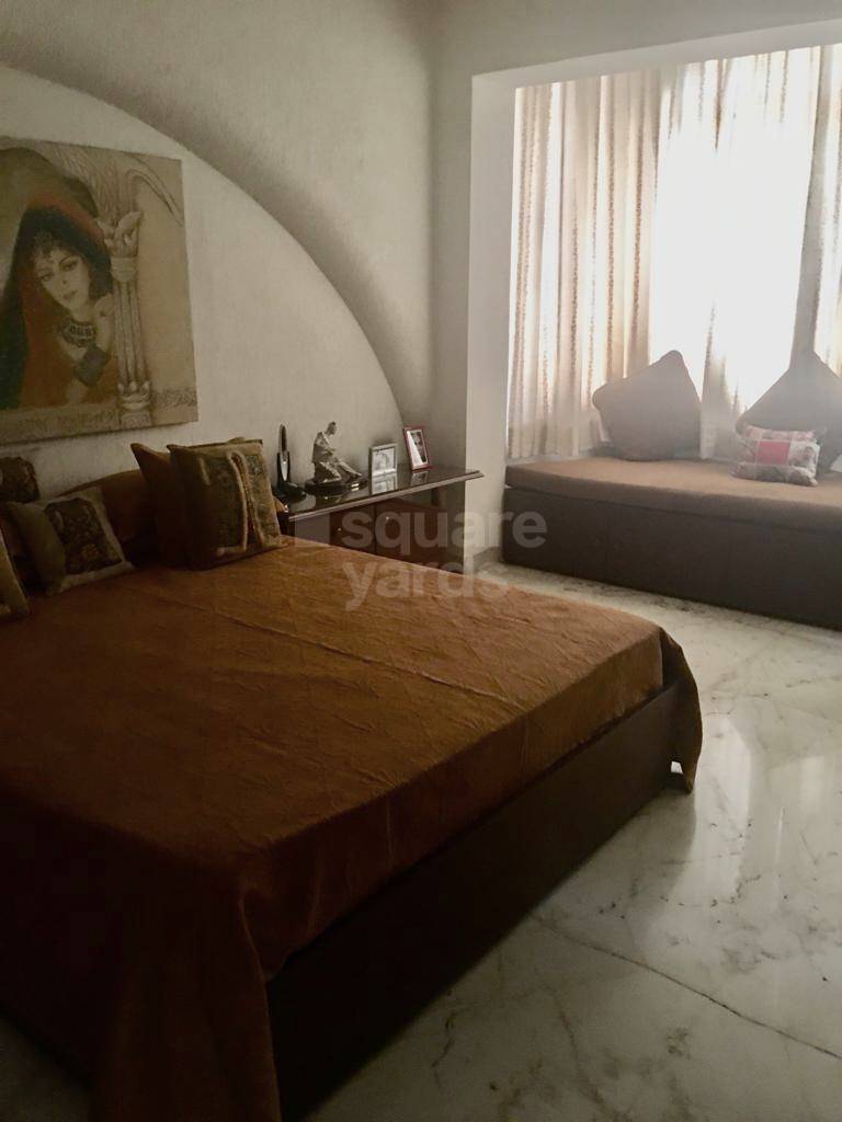 Resale 3 Bedroom 1000 Sq.Ft. Apartment in Sujata Apartment Malabar Hill