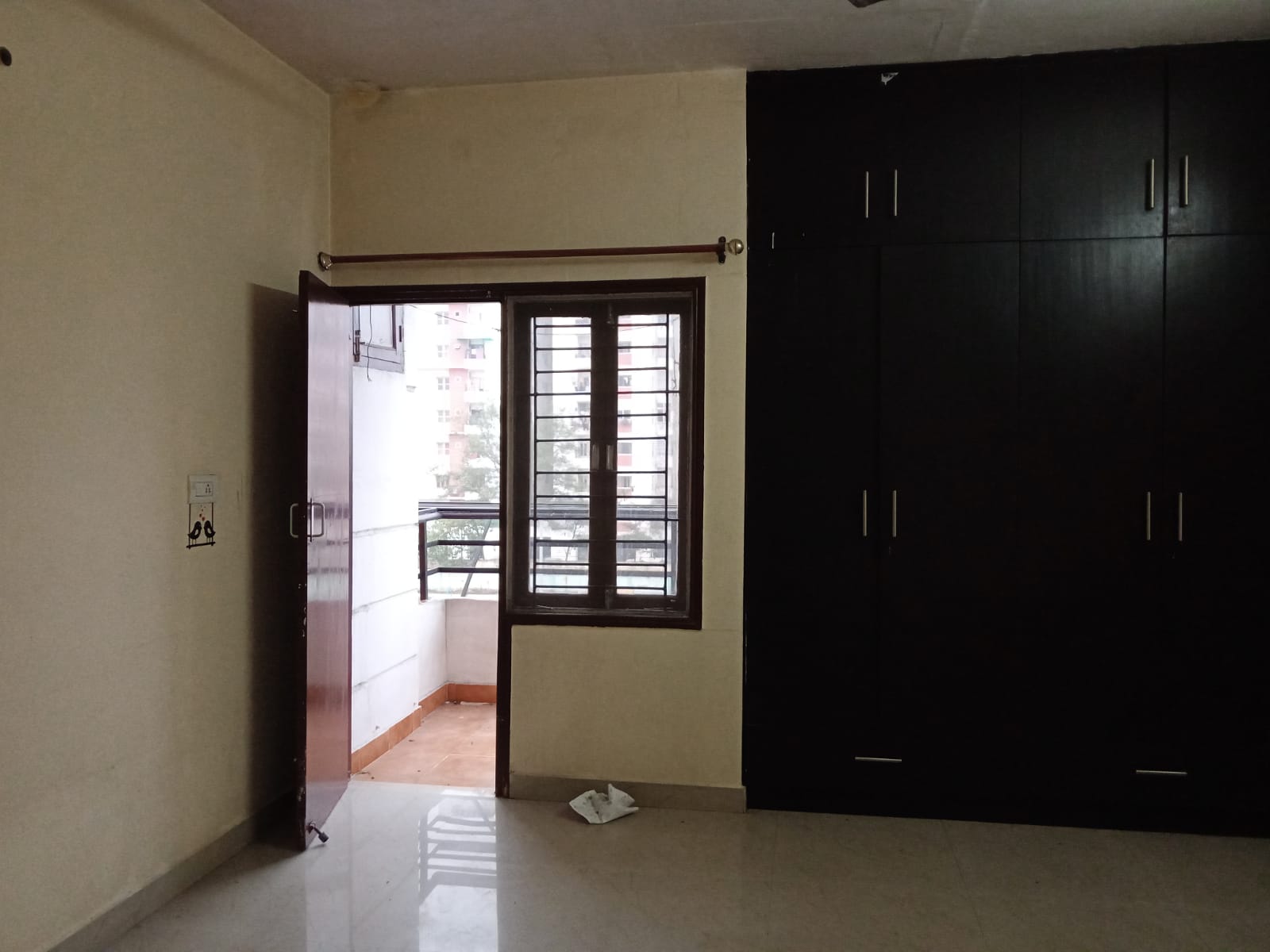 Resale 3 Bedroom 1750 Sq.Ft. Apartment in Alaknanda Apartment Gomti