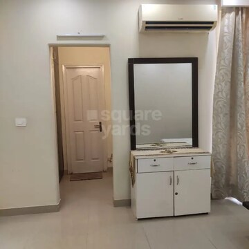 Room in 4 BHK Apartment at Tulip Ivory, Sector 70 – for Rent