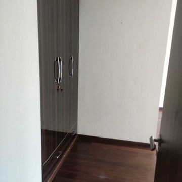 Room in 4 BHK Apartment at Tata Primanti-Tower Residences, Sector 72 – for Rent