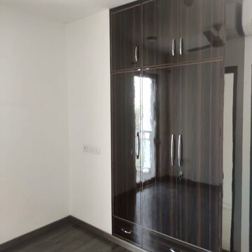 Room in 4 BHK Apartment at Tata Primanti-Tower Residences, Sector 72 – for Rent