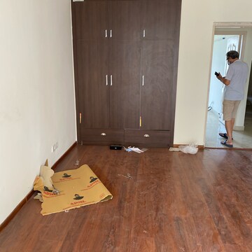 Room in 3 BHK Apartment at GPL Eden Heights, Sector 70 – for Rent