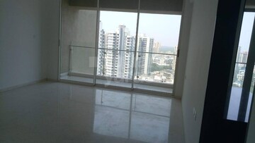 Room in 3 BHK Apartment at Runwal Elegante, Andheri West – for Rent