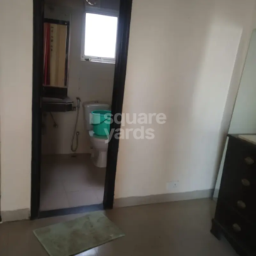 Room in 3 BHK Apartment at Ansal API Esencia, Sector 67 – for Rent