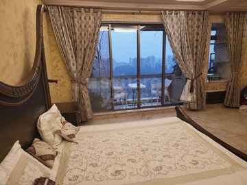 Room in 4 BHK Apartment at Oberoi Sky Gardens, Andheri West – for Sale