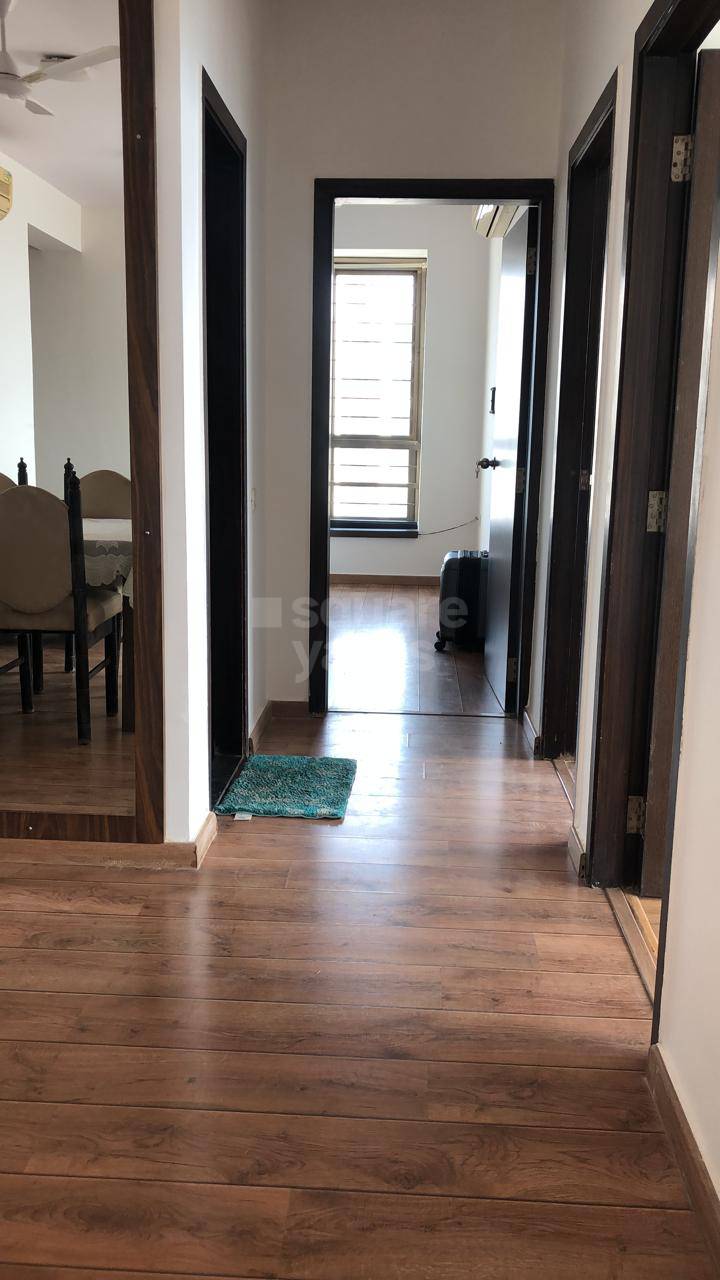 Rental 2.5 Bedroom 976 Sq.Ft. Apartment in Oberoi Realty Woods