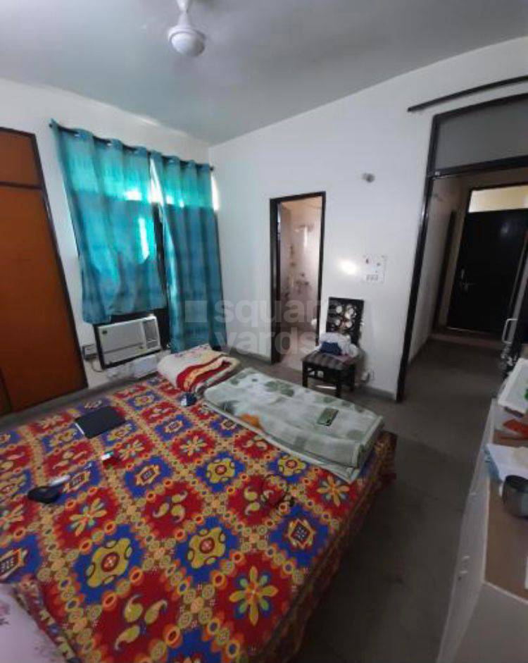 Rental 3 Bedroom 1900 Sq.Ft. Builder Floor in Dlf Phase ii Gurgaon