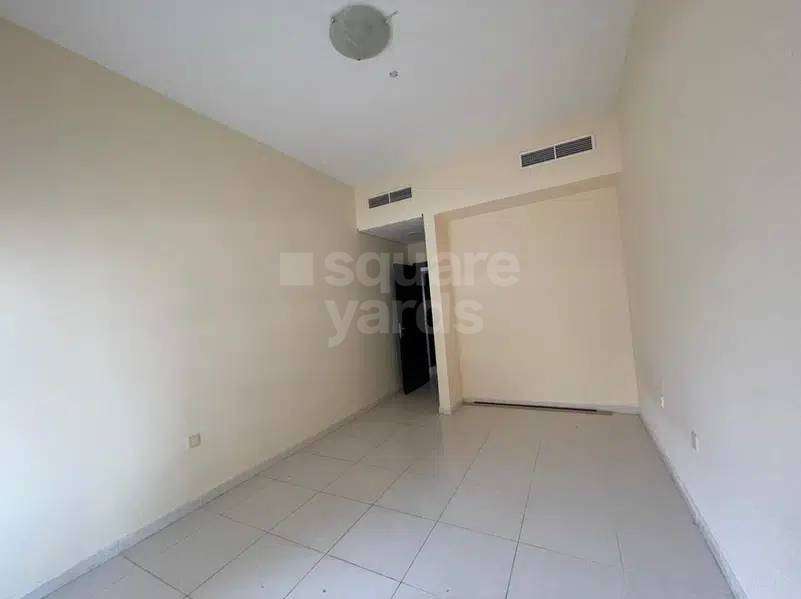 1 BR 800 Sq.Ft. Apartment in Lilies Tower