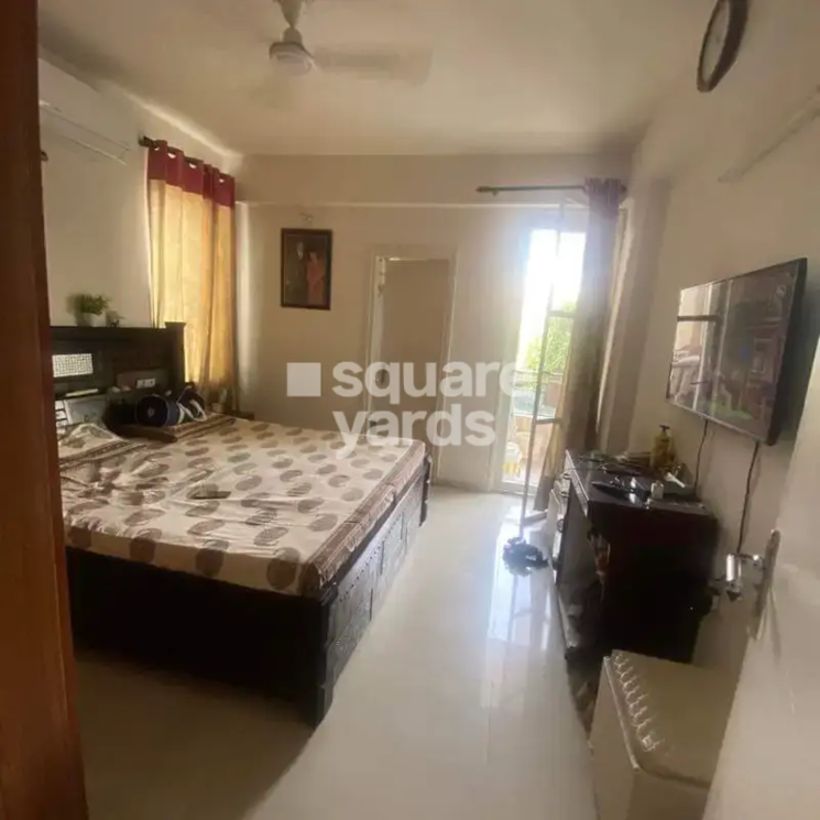 Master Bedroom, tulip-violet 4 Bedroom 2010 Sq.Ft. Apartment In Sector 69 Gurgaon 4095083