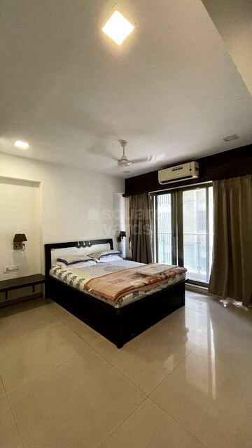 Bedroom in 4 BHK Apartment at Juhu – for Rent