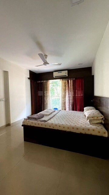 Bedroom in 4 BHK Apartment at Juhu – for Rent