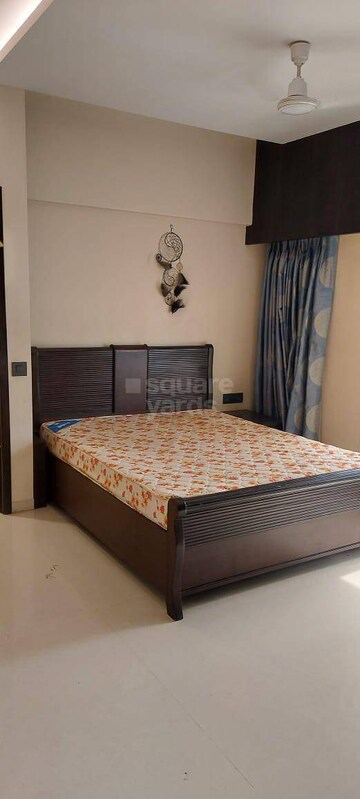 Bedroom in 4 BHK Apartment at Juhu – for Rent