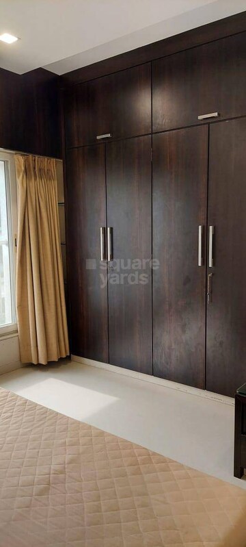 Room in 4 BHK Apartment at Juhu – for Rent