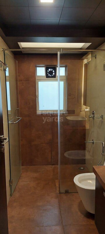 Bathroom in 4 BHK Apartment at Juhu – for Rent