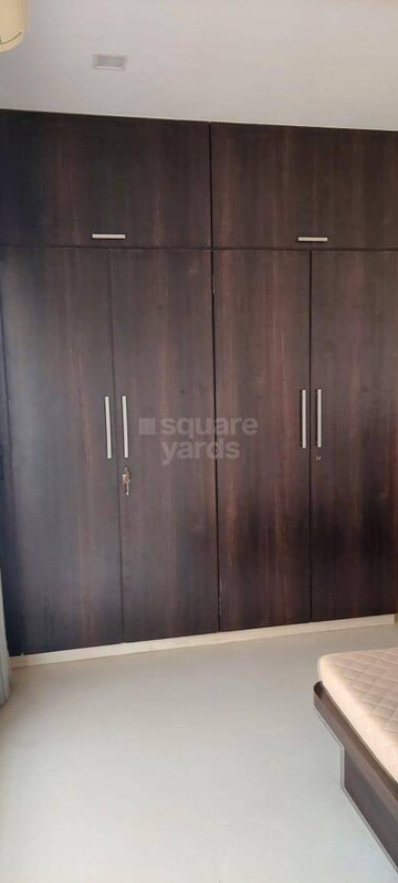 Room in 4 BHK Apartment at Juhu – for Rent