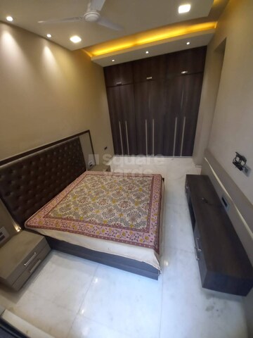 Room in 2 BHK Apartment at Andheri West – for Rent
