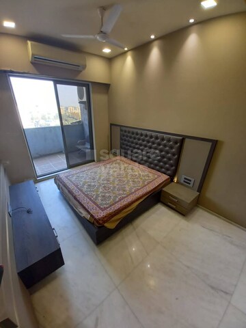 Master Bedroom in 2 BHK Apartment at Andheri West – for Rent
