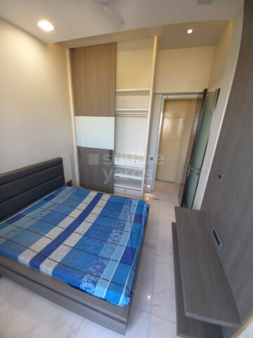 Bedroom in 2 BHK Apartment at Andheri West – for Rent