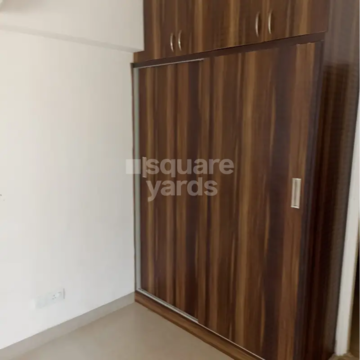 Room in 3 BHK Apartment at Emaar Emerald Floors Premier, Sector 65 – for Rent