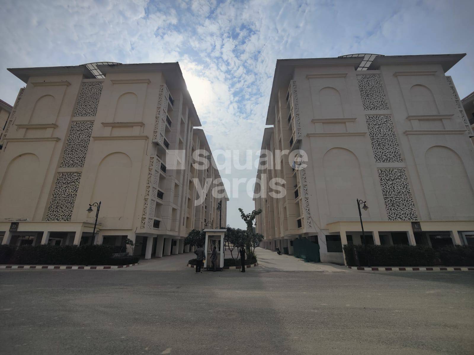 Resale 3 Bedroom 870 Sq.Ft. Apartment in Shalimar Mannat, Safedabad