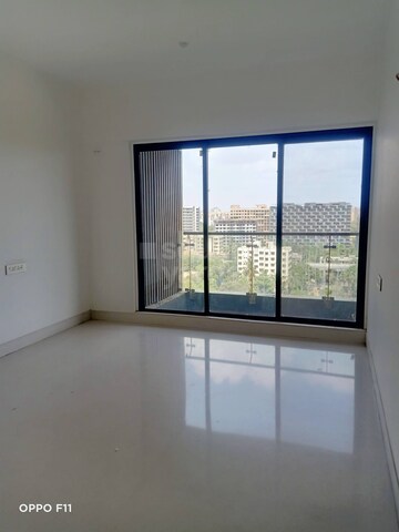 Room in 4 BHK Apartment at Rustomjee Elita, Juhu – for Sale