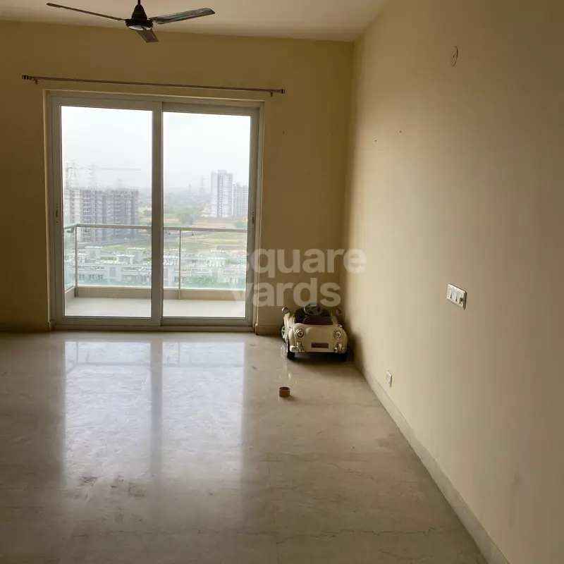3 BHK + Servant Room Apartment For Rent in Paras Irene