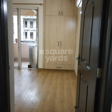 Room in 3 BHK Apartment at Ansal API Esencia, Sector 67 – for Rent