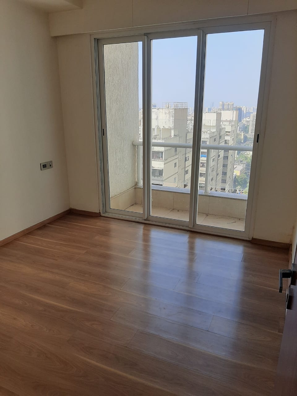 Rental 3 Bedroom 1750 Sq.Ft. Apartment in Omkar Alta Monte, Malad East Mumbai 4550965