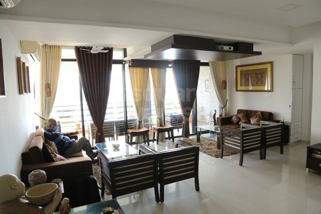 Resale 4 Bedroom 2500 Sq.Ft. Villa in MR10 Indore 4193634