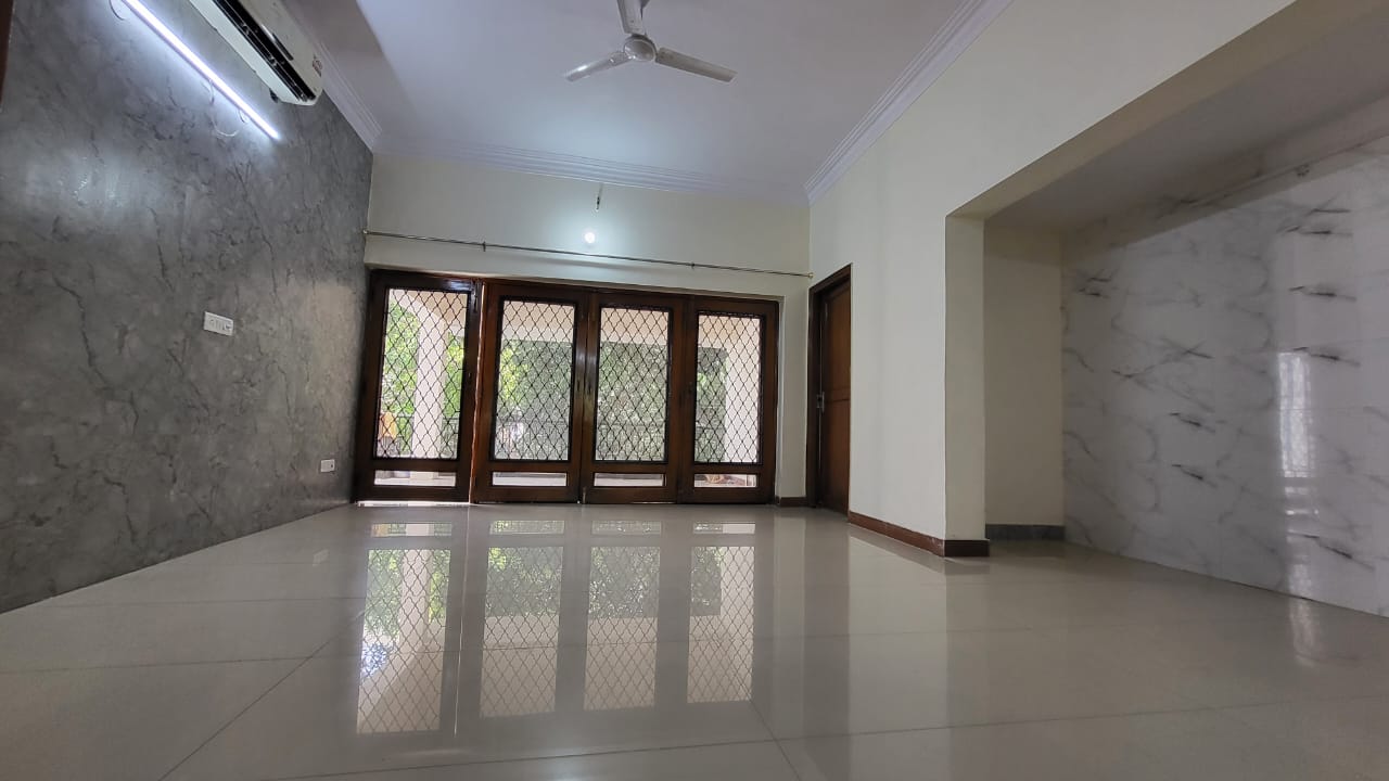Rental 2 Bedroom 2500 Sq.Ft. Apartment in RWA Hauz Khas Block H and D, Hauz Khas Delhi 3573016