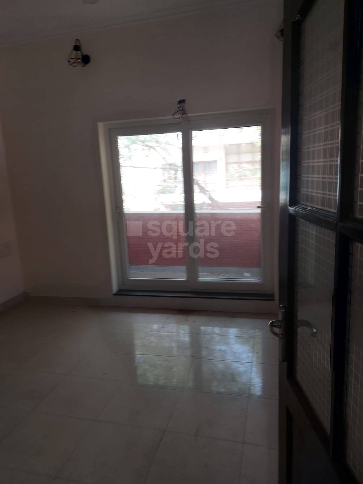 Rental 3 Bedroom 2000 Sq.Ft. Apartment in Arun Vihar Sector 37, Sector