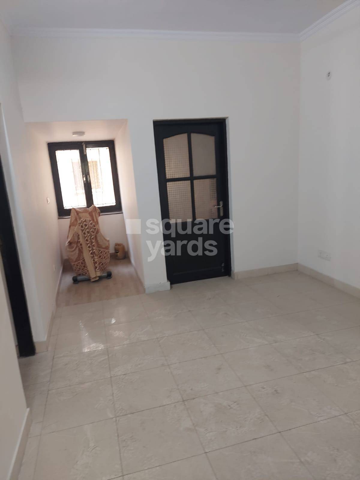 Rental 3 Bedroom 2000 Sq.Ft. Apartment in Arun Vihar Sector 37, Sector