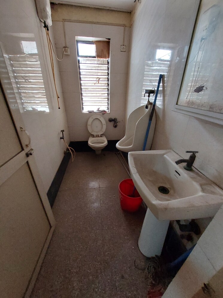 Washroom, k-rahega-palm-springs Commercial Office Space 1000 Sq.Ft. In Malad West Mumbai 4211016