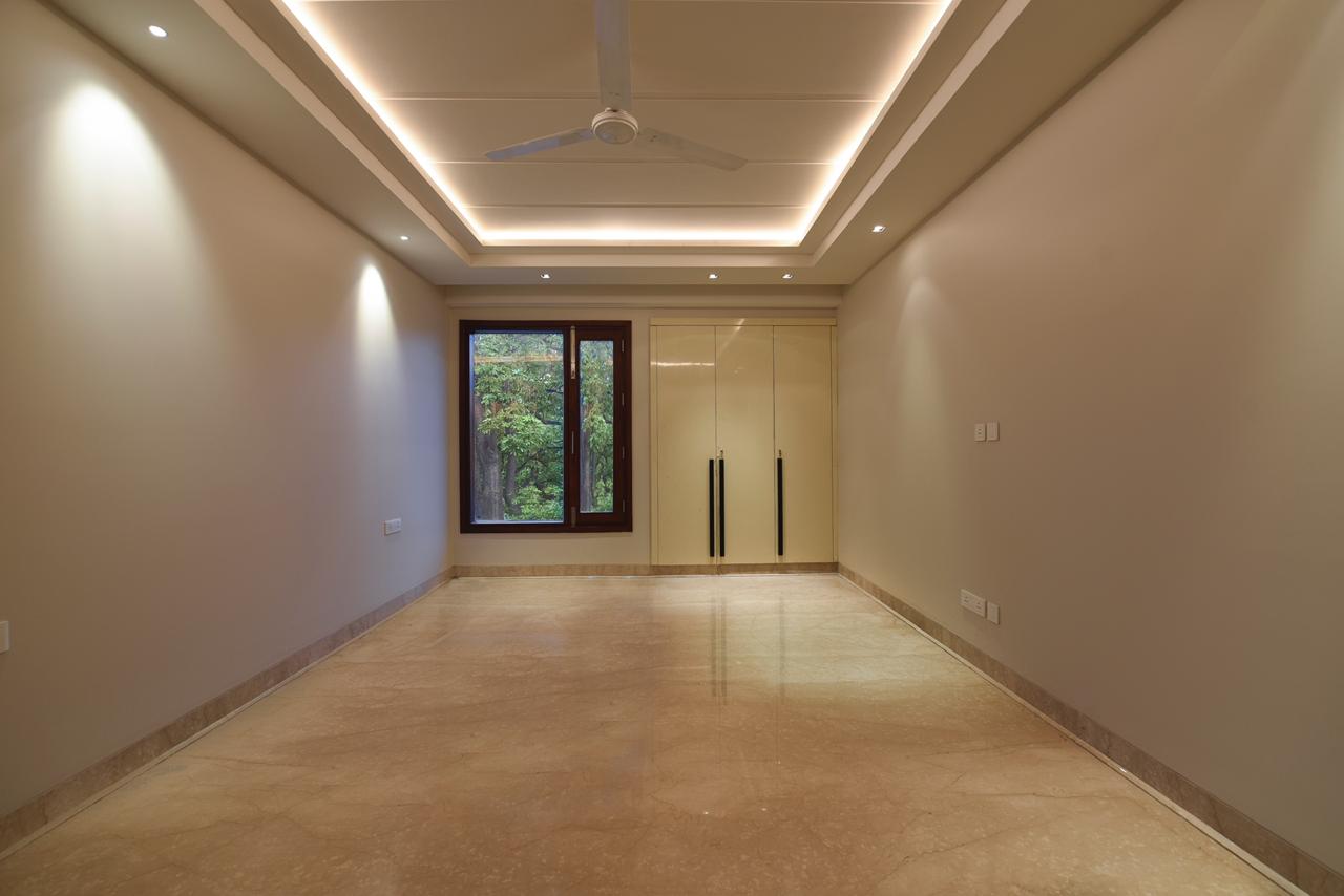 Resale 6+ Bedroom 150 Sq.Yd. Independent House in Pitampura Delhi 4020291