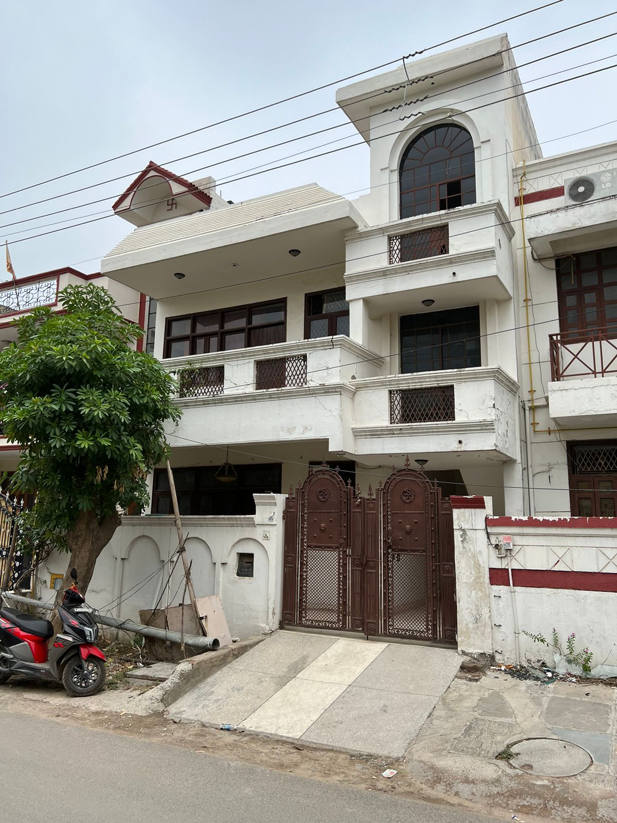 Resale 4 Bedroom 173 Sq.Yd. Independent House in Ansal Plaza Gurgaon