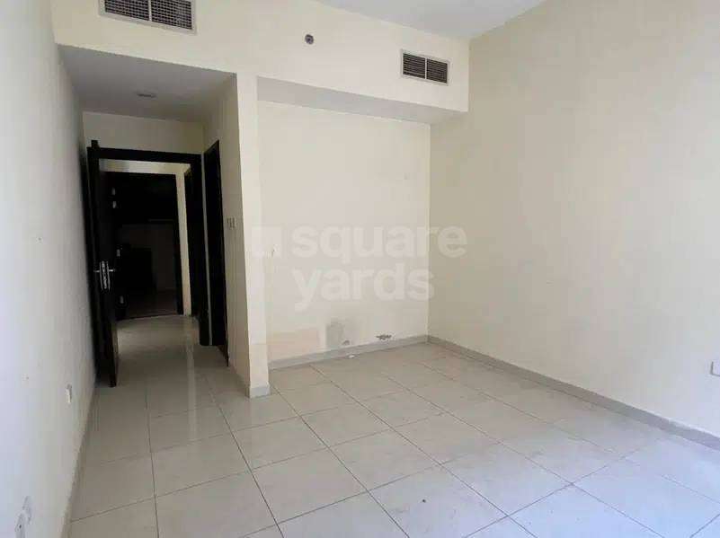 1 BR 898 Sq.Ft. Apartment in Emirates Lake Towers