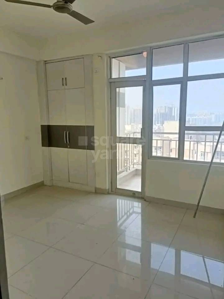 Rental 3 Bedroom 1750 Sq.Ft. Apartment in Ats Paradiso, Gn Sector Chi