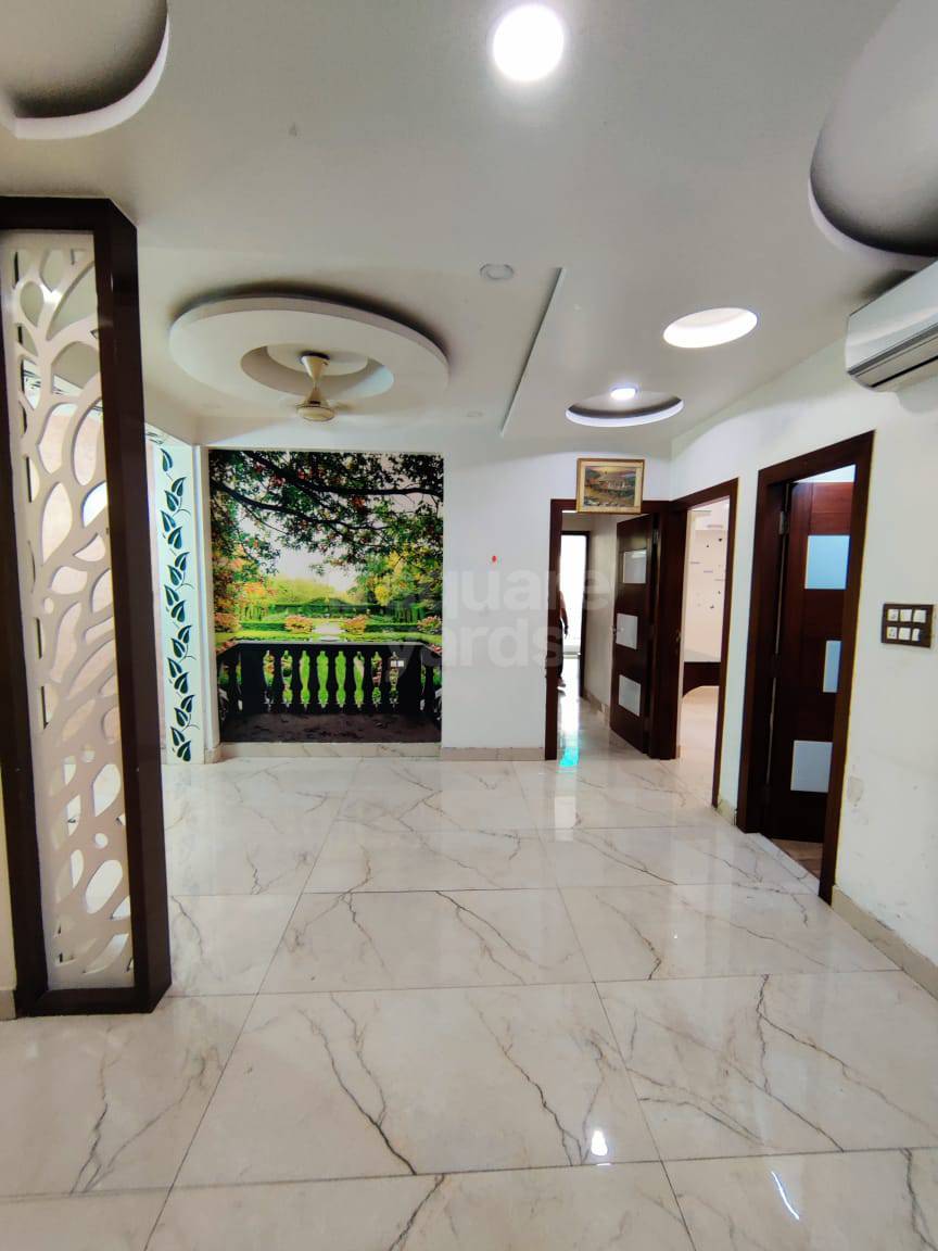 Rental 3 Bedroom 1600 Sq.Ft. Apartment in DDA Shubham Apartments