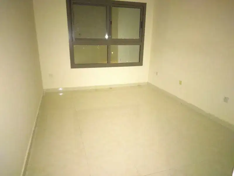 1 BR 900 Sq.Ft. Apartment in Paradise Lake Tower