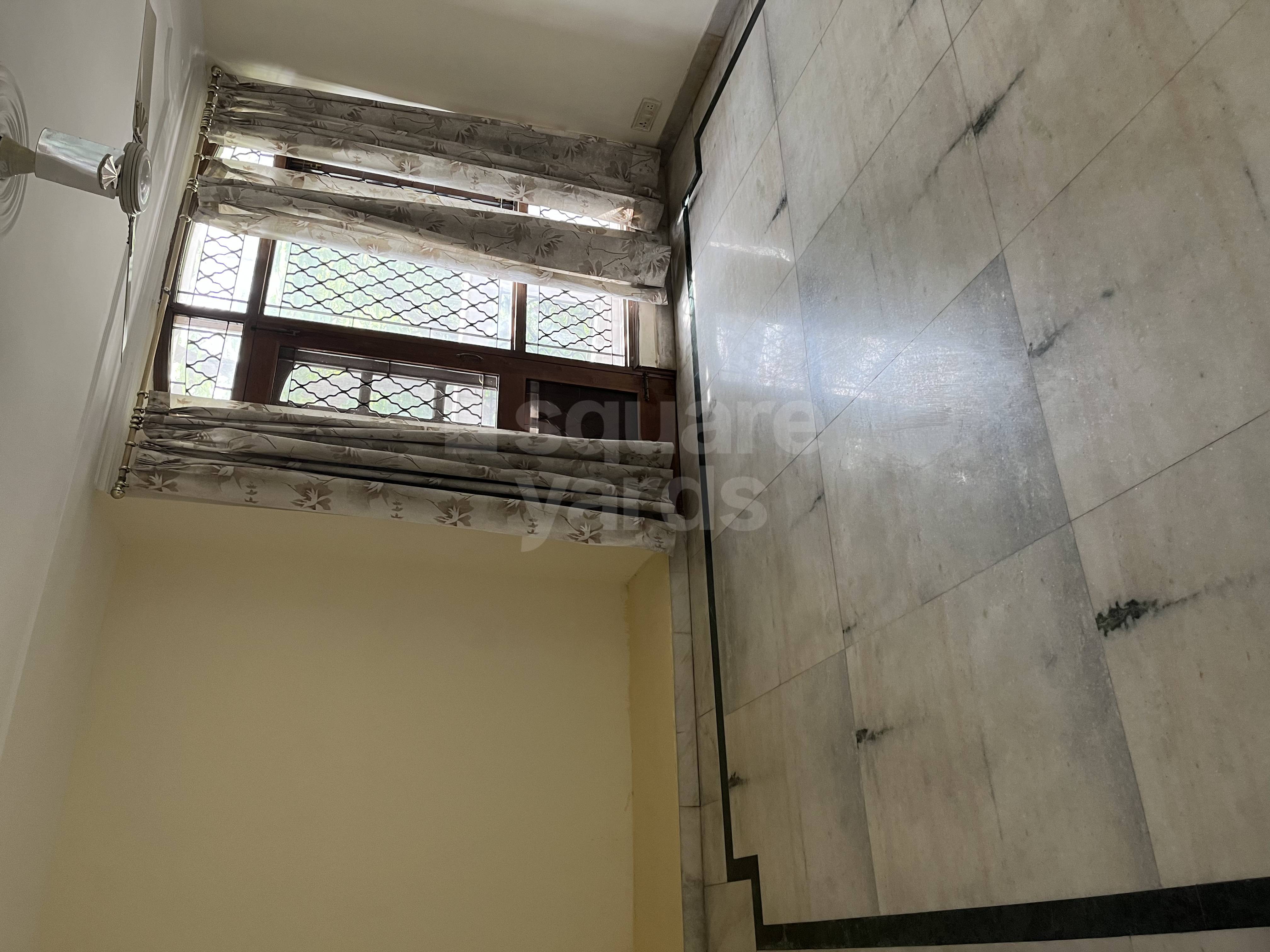 Resale 3 Bedroom 2000 Sq.Ft. Builder Floor in RWA Chittaranjan Park