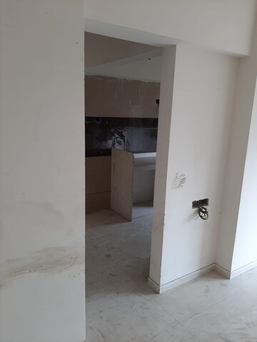 Room in 1.5 BHK Apartment at Adityaraj Saphalya, Ghatkopar East – for Rent