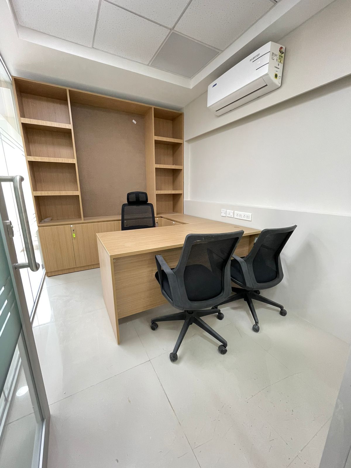 Rental Commercial Office Space 850 Sq.Ft. in Wagle Industrial Estate